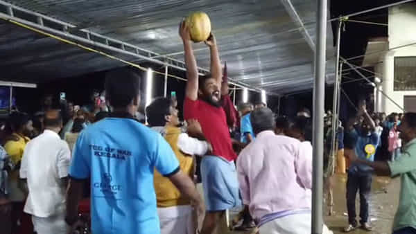 Viral News: గుమ్మడికాయకు వేలంపాట.. ఎంత ధర పలికిందో తెలిస్తే మైండ్ బ్లాంక్..