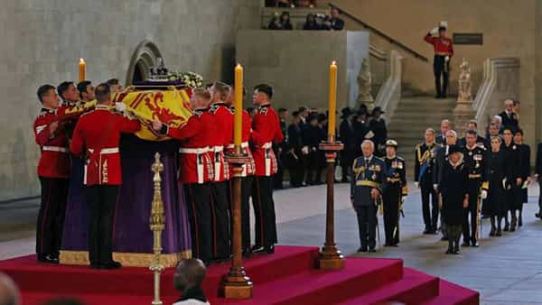 Queen Elizabeth II funeral: రాణి ఎలిజబెత్-2 అంత్యక్రియలు పూర్తి.. అశ్రునయనాల మధ్య ముగిసిన అంత్యక్రియలు..