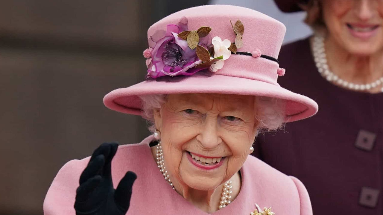 Queen Elizabeth 2: ఆకాశంలో మేఘంలా అవతరించిన క్వీన్‌ ఎలిజబెత్‌.. యూకేను మొత్తం ఆవహించింది.. ఆ చిత్రం చూడాల్సిందే..
