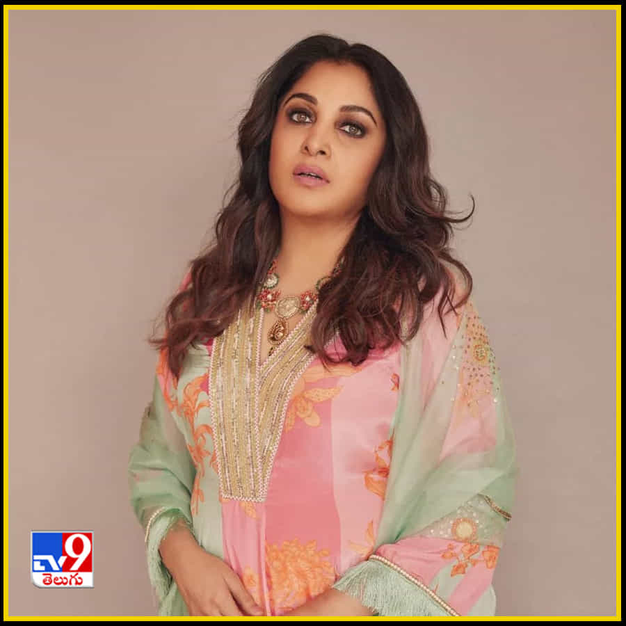 లేటు వయసులో రమ్యకృష్ణ గ్లామర్ ట్రీట్