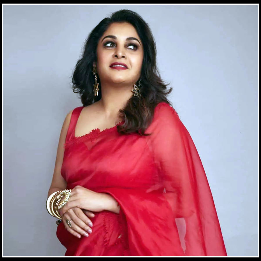 Ramya Krishnan: అవునా..! స్వర్గలోక రంభ.. భూలోక రమ్య ఒక్కరే నా..? అన్నట్టు పడుచుతనంలో కనిపిస్తున్న రమ్యకృష్ణ ఫొటోస్