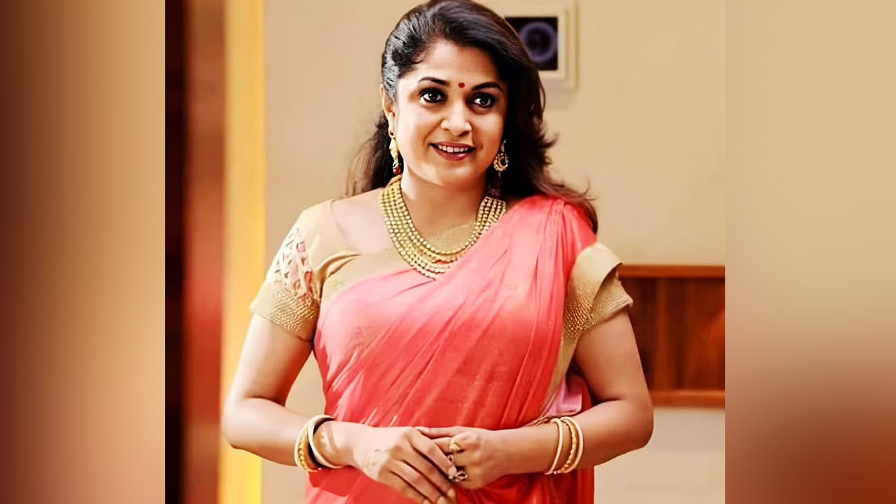 RamyaKrishna: ఒకే నటుడికి చెల్లిగా.. కూతురిగా.. భార్యగా నటించిన రమ్య కృష్ణ.. ఆయన ఎవరంటే..