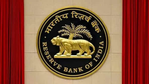 RBI Penalty: ఈ 9 బ్యాంకులపై ఆర్బీఐ భారీ చర్యలు.. 12 లక్షల వరకు జరిమానా
