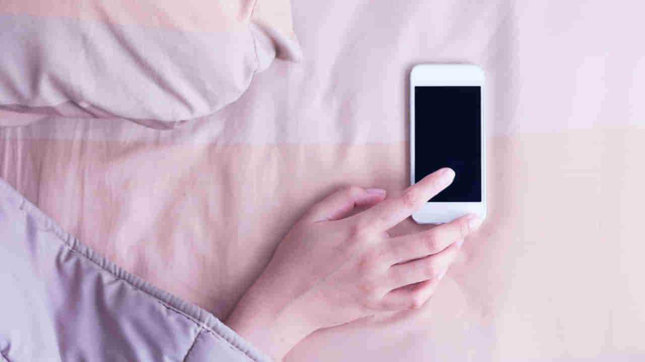Smartphone: రాత్రి పడుకునేప్పుడు ఫోన్ పక్కన పెట్టుకుంటున్నారా.? ఈ సంఘటన మీ వెన్నులో వణుకు పుట్టిస్తుంది..