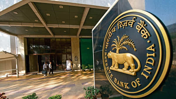 RBI: మరో సహకార బ్యాంకుపై ఆర్బీఐ కఠిన చర్యలు.. లైసెన్స్ రద్దు.. కస్టమర్ల డబ్బు సంగతేంటి..!