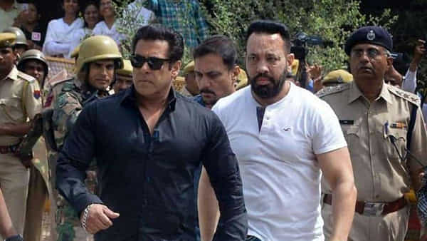 Salman Khan: బాలీవుడ్ స్టార్ సల్మాన్ఖాన్ను హత్యకు ప్లాన్ బీ.. పోలీసుల విచారణలో షాకింగ్ డీటెయిల్స్..