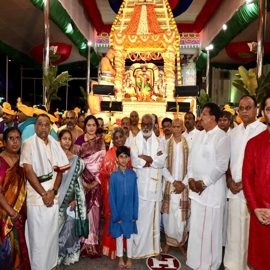 కార్యక్రమంలో పెద్దజీయర్స్వామి, చిన్నజీయర్స్వామి, ఎంపి వేమిరెడ్డి ప్రభాకర్ రెడ్డి, టిటిడి ధర్మకర్తల మండలి అధ్యక్షులు వైవి.సుబ్బారెడ్డి దంపతులు, ఈవో ఎవి.ధర్మారెడ్డి, ఢిల్లీ స్థానిక సలహా మండలి అధ్యక్షురాలు వేమిరెడ్డి ప్రశాంతి రెడ్డి, జెఈవోలు సదా భార్గవి, వీరబ్రహ్మం, సివిఎస్వో నరసింహ కిషోర్, చీఫ్ ఇంజినీర్ నాగేశ్వరరావు, ఆలయ డెప్యూటీ ఈవో రమేష్బాబు, పేష్కార్ శ్రీహరి ఇతర అధికారులు పాల్గొన్నారు.