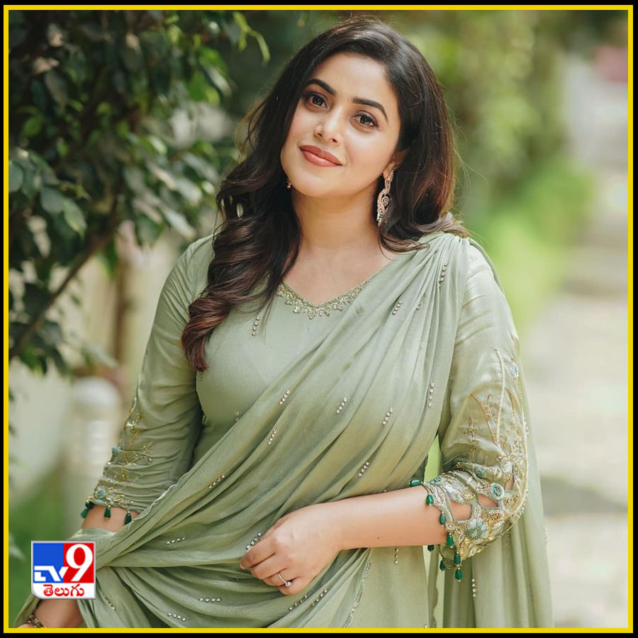 Shamna Kasim New Photos. Credit by:Shamna Kasim/Instagram