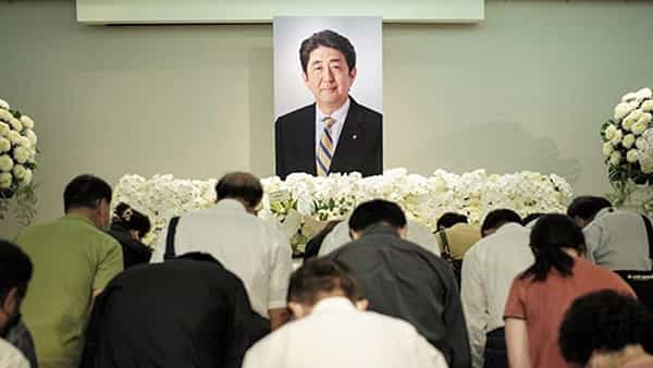Shinzo Abe Funeral: జపాన్ మాజీ ప్రధాని షింజో అబే అంత్యక్రియలపై వివాదం.. డబ్బు వృధా చేయొద్దంటూ నిరసనలు..