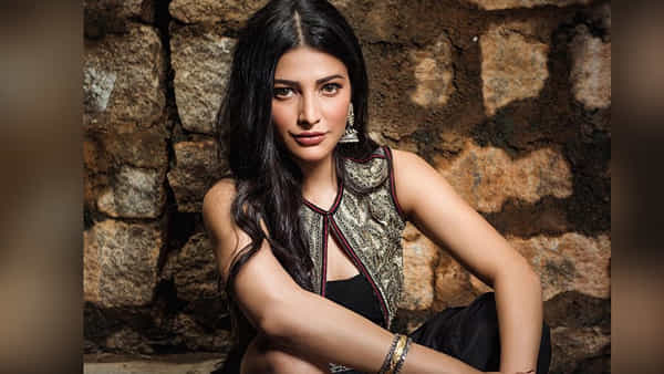 Shruti Haasan: చిల్ అంటూ తెగ ఎంజాయ్ చేస్తోన్న శ్రుతి హాసన్.. జంప్సూట్లో స్టెప్పులేస్తున్న బ్యూటీ..