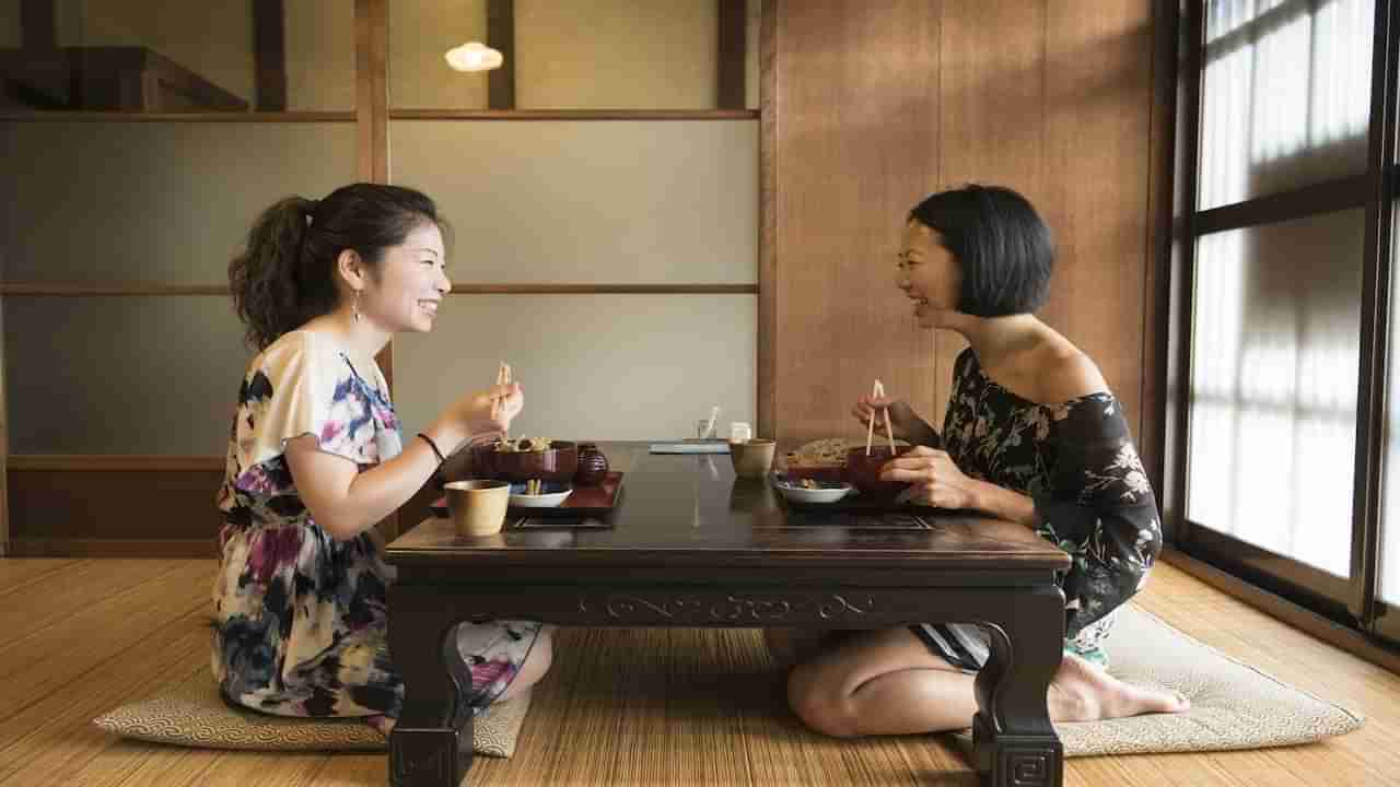 Sitting Position : నేల మీద కూర్చుని భోజనం తింటే ఎన్ని ప్రయోజనాలో తెలుసా..