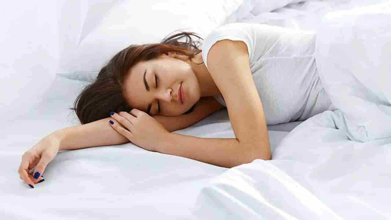 Sleeping Tips: రాత్రి సమయాల్లో ప్రశాంతంగా నిద్ర పట్టాలంటే.. ఈ సింపుల్ టిప్స్ ఫాలో అవ్వండి..