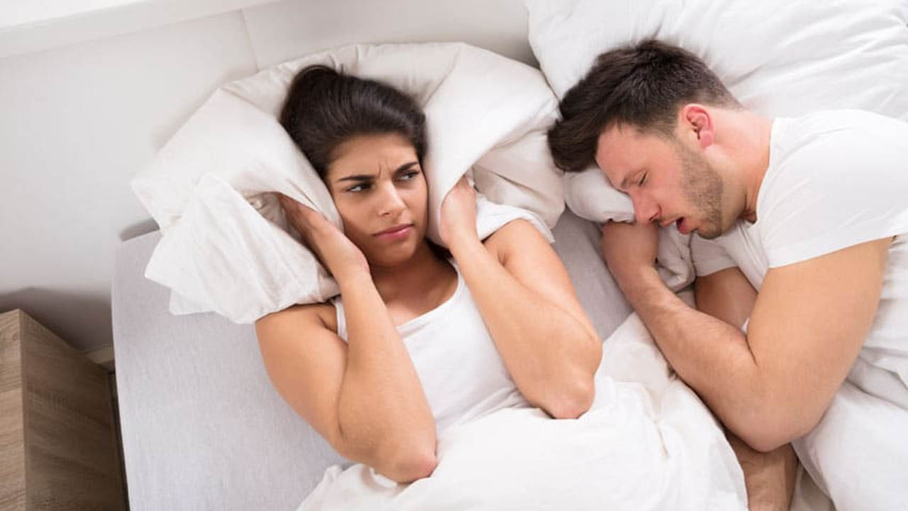 Snoring Tips: నిద్రలో గురక రావడానికి కారణాలు.. నివారణ చర్యలు ఏమిటి..?