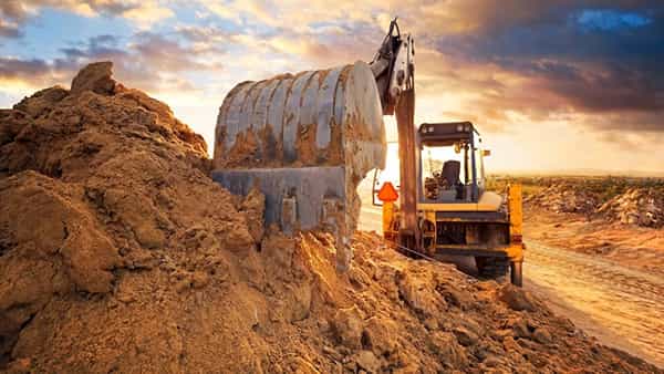 Soil Mafia: స్మశాన వాటికలనూ వదలని మట్టి మాఫియా.. తనిఖీల్లో బయటపడిన తవ్వకాల గుట్టు