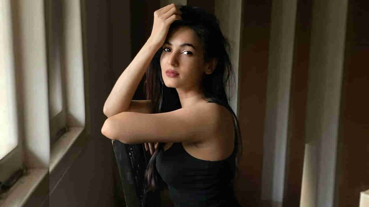 Sonal Chauhan : షూటింగ్‌లో గాయపడిన సోనాల్ చౌహన్.. కాలువిరిగిన కూడా..