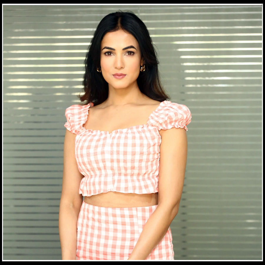 Sonal Chauhan: సోనాల్ చౌహన్ అందాలకి పడనివారు ఎవరైనా ఉంటారా..