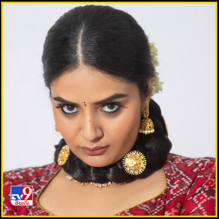 Sreemukhi New Photos. Credit by:Sreemukhi/Instagram