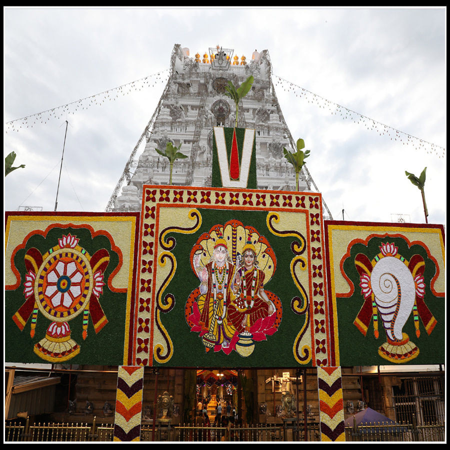 Srivari Brahmotsavam: లైటింగ్ కాంతులతో మెరిసిపోతున్న తిరుమల తిరుపతి దేవస్థానం.. ఎట్రాక్టీవ్ ఫొటోస్.