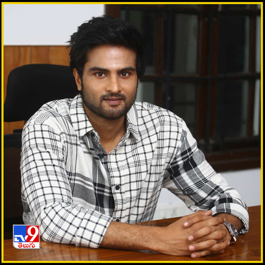 కాజ్యువల్ లుక్ లో కేక పుట్టిస్తున్న నైట్రో స్టార్