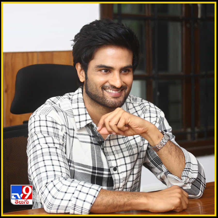 కాజ్యువల్ లుక్ లో కేక పుట్టిస్తున్న నైట్రో స్టార్