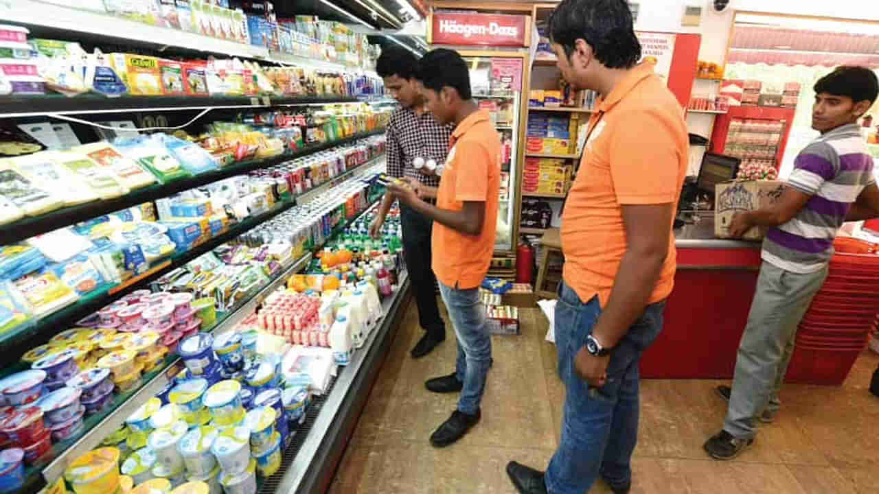 Shopping Tips: మాల్స్ లో షాపింగ్ చేస్తున్నారా.. ఇవి దృష్టిలో పెట్టుకుంటే డబ్బు వృధా కాదు..