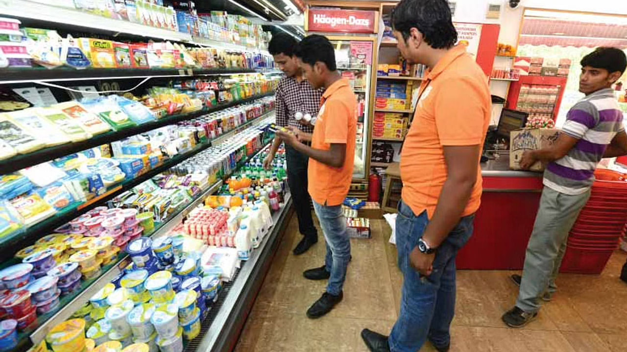 Shopping Tips: మాల్స్ లో షాపింగ్ చేస్తున్నారా.. ఇవి దృష్టిలో పెట్టుకుంటే డబ్బు వృధా కాదు..