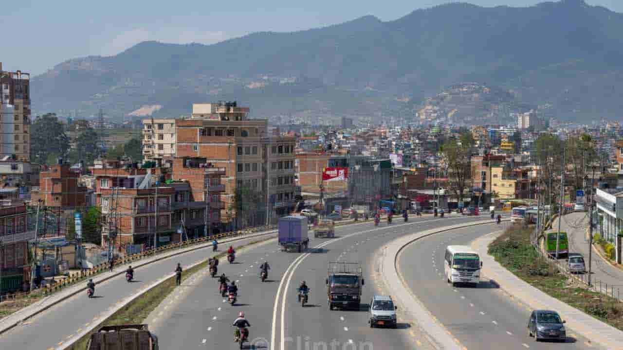 Crime News: పట్టపగలే భారీ చోరీ! బైక్పై వచ్చి రూ.15 లక్షలు అపహరించిన దొంగలు