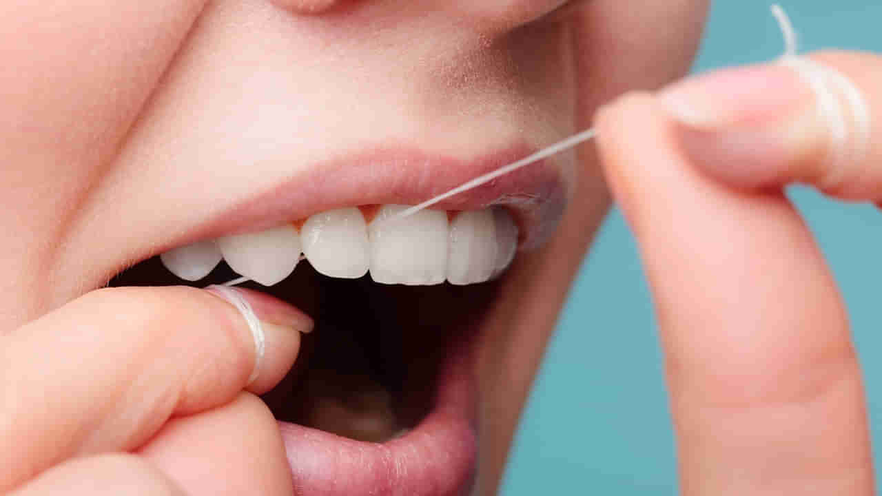 Tooth Floss: మనలో 90 శాతం మంది పళ్ళు తోముకునేటప్పుడు ఈ పొరపాటు చేస్తారు.. బ్రష్ చేయడమే కాకుండా ఇలా కూడా చేయండి