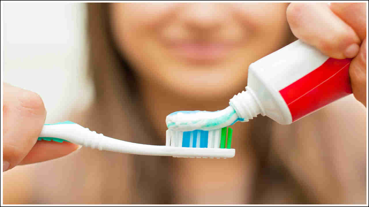 Toothpaste: టూత్‌ఫేస్ట్‌ మీ దంతాలకు మాత్రమే కాదు.. ఇలాంటి వాటికి కూడా ఉపయోగించవచ్చు.. క్షణాల్లో మరకలు మాయం