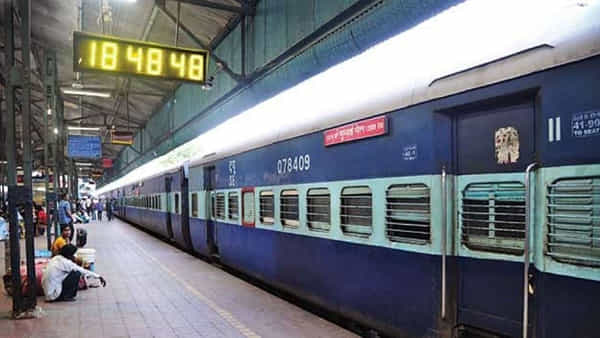 Andhra Pradesh: దసరాకు ఊరెళ్లేదెలా.. విపరీతంగా పెరిగిపోతున్న వెయిటింగ్ లిస్ట్.. చుక్కలు చూపిస్తున్న ఆర్టీసీ ఛార్జీలు..