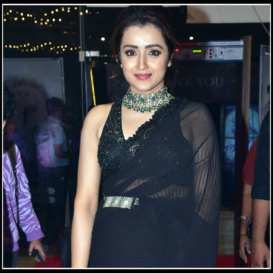 Trisha: నేలపై నడిచే నెలవంకలా చీరకట్టులో చెన్నై సుందరి త్రిష అందాలు..