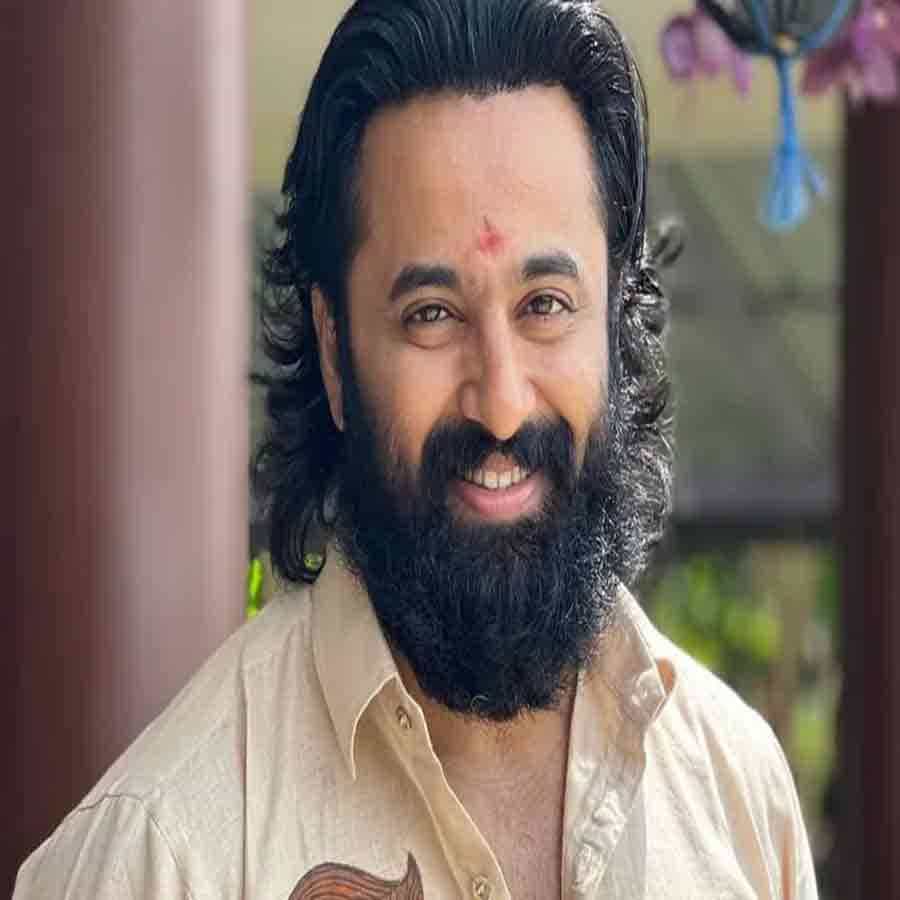 ఇక 2018లో అనుష్క శెట్టి సరసన తమిళ-తెలుగు చిత్రం భాగమతిలో నటించి తెలుగు చిత్ర సీమలో కూడా అభిమానులను సంపాదించుకున్నాడు. ఇక 2018లో అనుష్క శెట్టి సరసన తమిళ-తెలుగు చిత్రం భాగమతిలో నటించి తెలుగు చిత్ర సీమలో కూడా అభిమానులను సంపాదించుకున్నాడు. ప్రస్తుతం పాన్ ఇండియా మువీ 'మలికప్పురం' షూటింగ్లో ఉన్ని ముకుందన్ బిజీగా ఉన్నాడు.