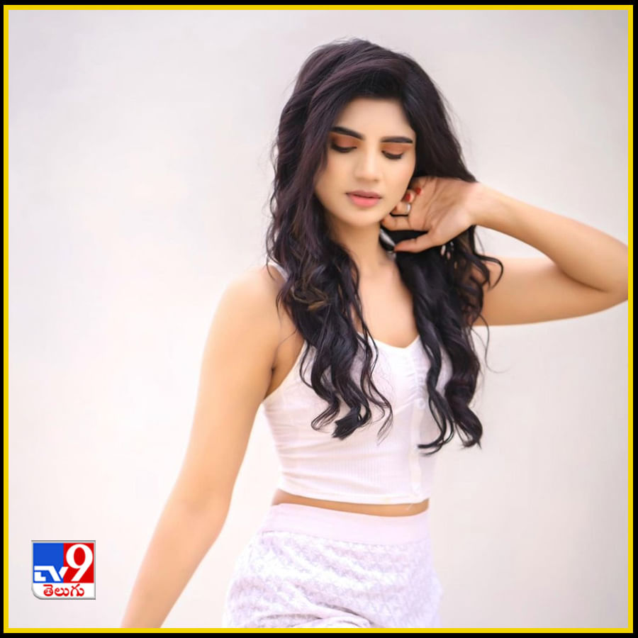 Jabardasth Varsha New Photos. Credit by:Jabardasth Varsha/Instagram