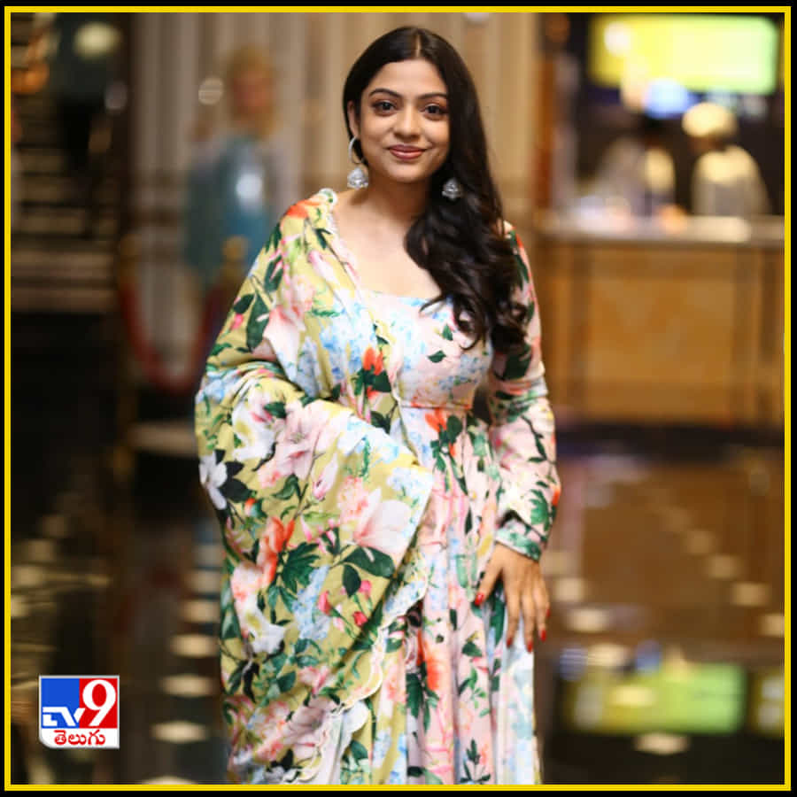 వర్ష బొల్లమ్మ అదిరిపోయే లేటెస్ట్ ఫోటోస్