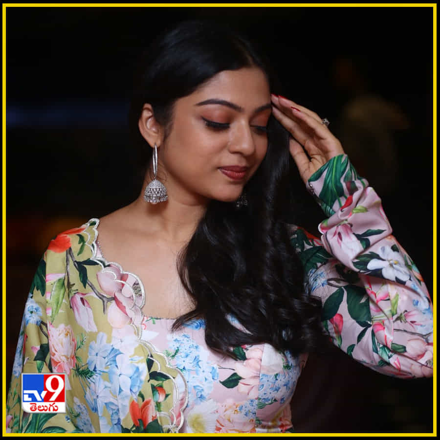 వర్ష బొల్లమ్మ అదిరిపోయే లేటెస్ట్ ఫోటోస్