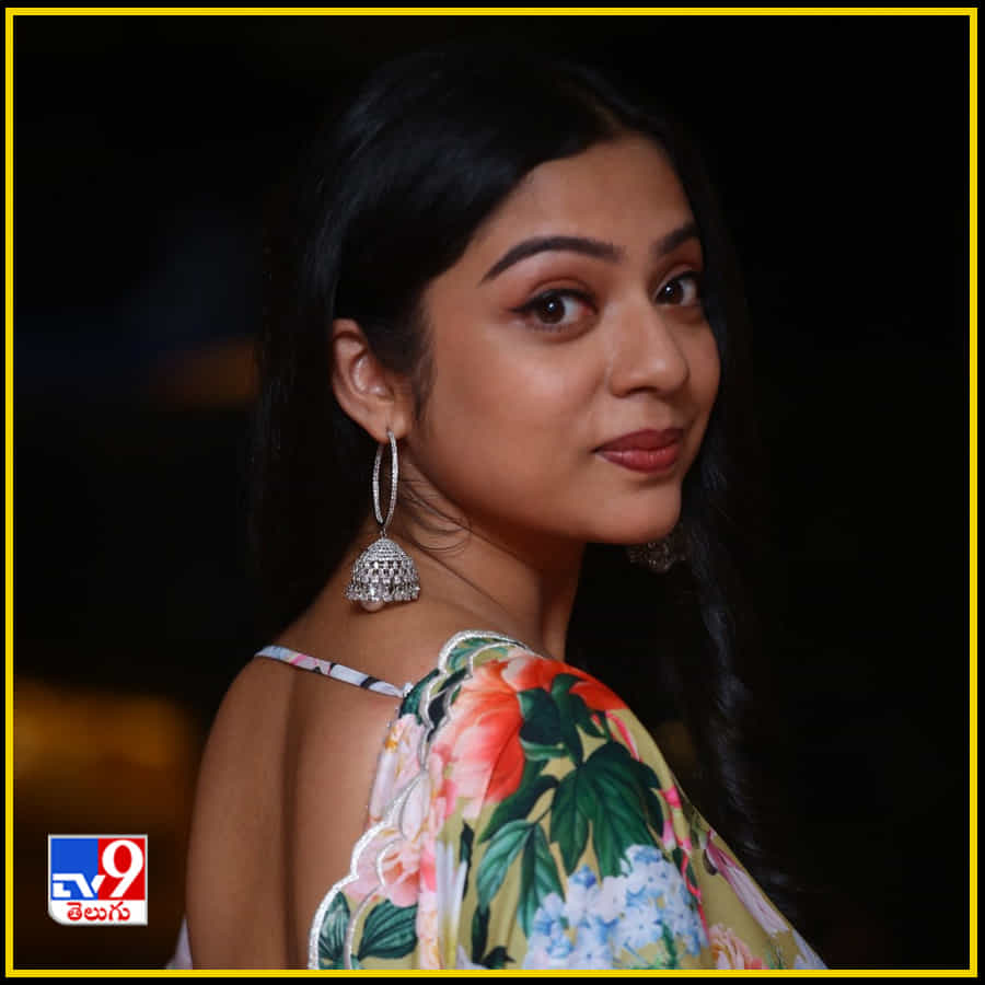 వర్ష బొల్లమ్మ అదిరిపోయే లేటెస్ట్ ఫోటోస్