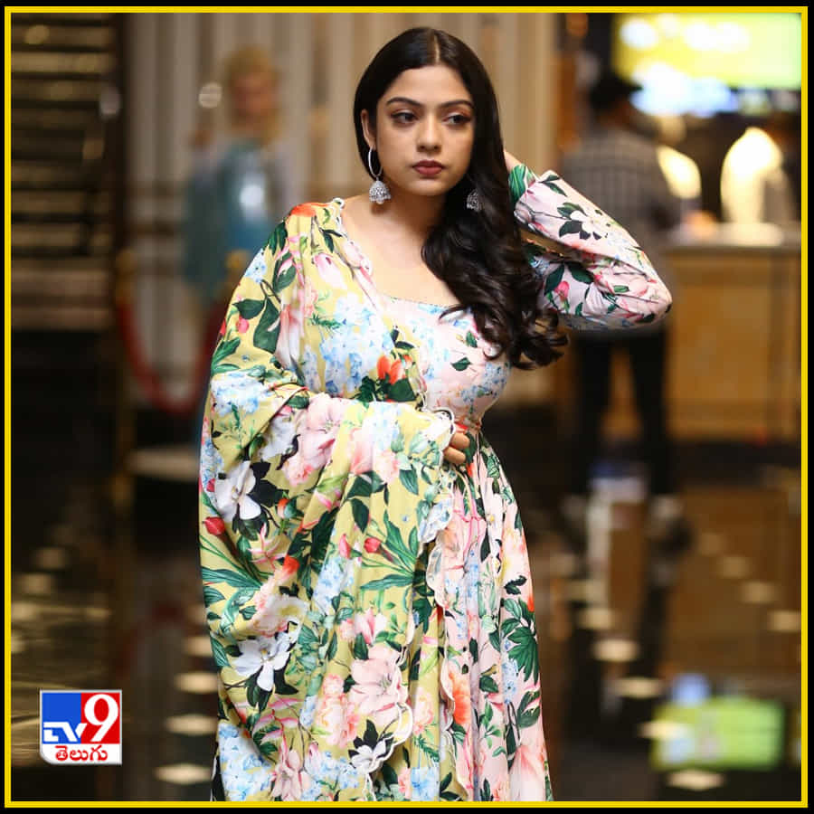 వర్ష బొల్లమ్మ అదిరిపోయే లేటెస్ట్ ఫోటోస్