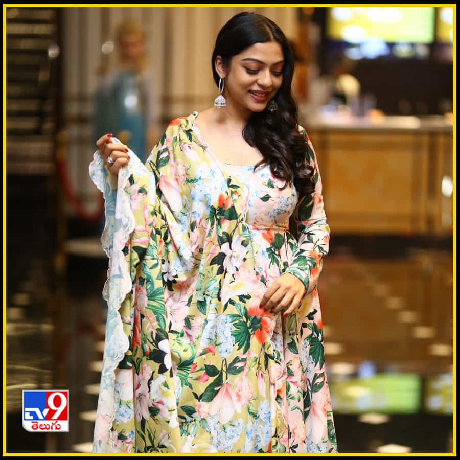 వర్ష బొల్లమ్మ అదిరిపోయే లేటెస్ట్ ఫోటోస్