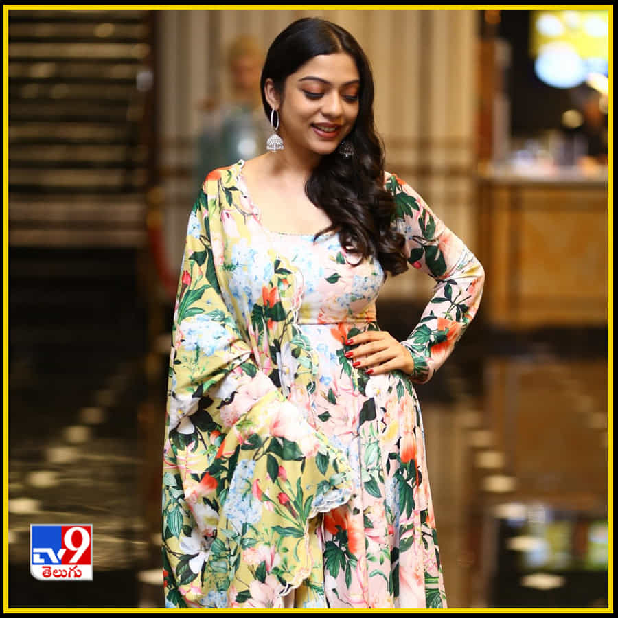 వర్ష బొల్లమ్మ అదిరిపోయే లేటెస్ట్ ఫోటోస్