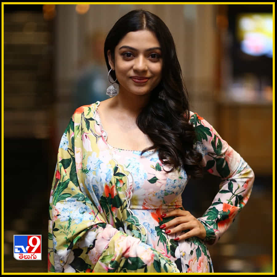 వర్ష బొల్లమ్మ అదిరిపోయే లేటెస్ట్ ఫోటోస్