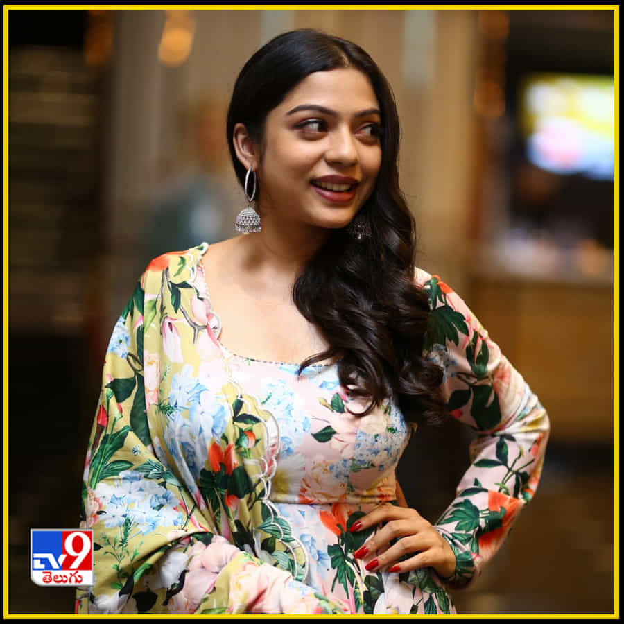 వర్ష బొల్లమ్మ అదిరిపోయే లేటెస్ట్ ఫోటోస్