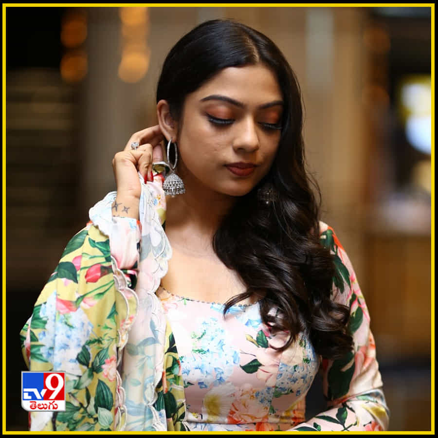 వర్ష బొల్లమ్మ అదిరిపోయే లేటెస్ట్ ఫోటోస్