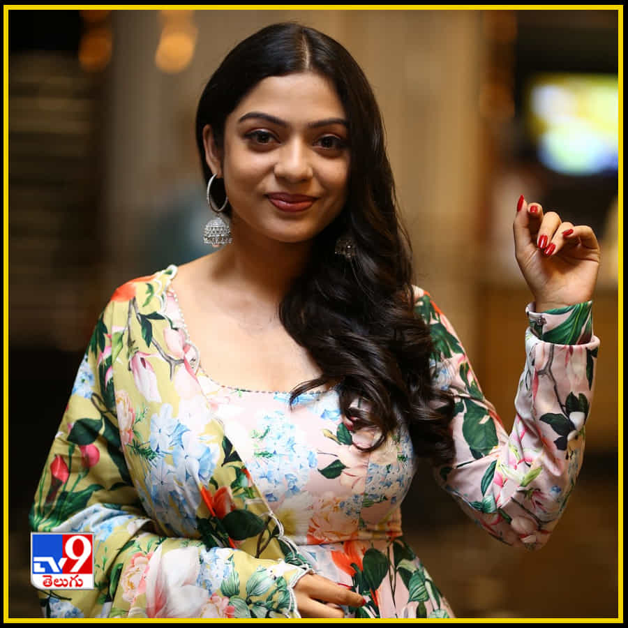 వర్ష బొల్లమ్మ అదిరిపోయే లేటెస్ట్ ఫోటోస్