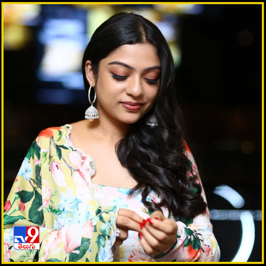 వర్ష బొల్లమ్మ అదిరిపోయే లేటెస్ట్ ఫోటోస్