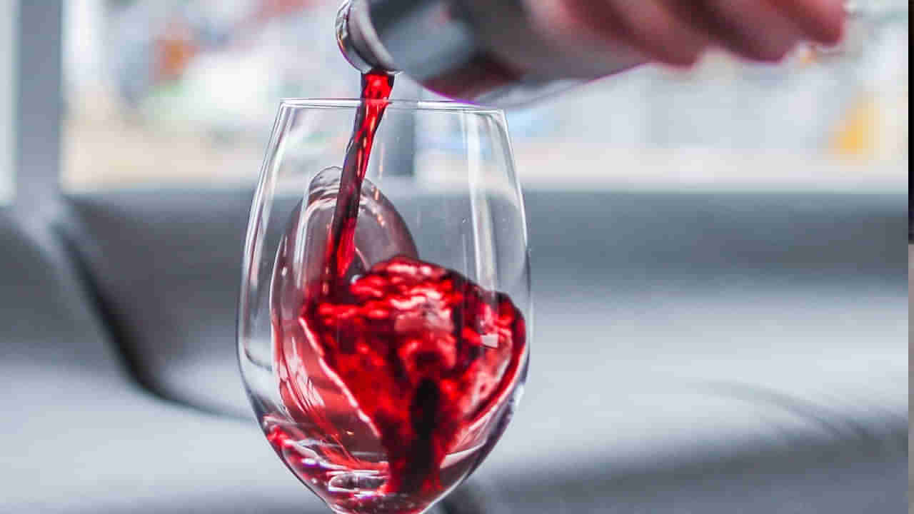 Red Wine: వైన్ తాగడం ఆరోగ్యానికి లాభమా.. నష్టమా.. అసలు మ్యాటర్ ఏంటంటే..