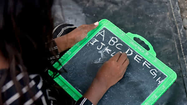 Literacy Day: సంపూర్ణ అక్షరాస్యత సాధించేది ఎప్పటికో.. లక్ష్యానికి అడుగడుగునా అడ్డంకులు.. నేడు ప్రపంచ అక్షరాస్యతా దినోత్సవం..