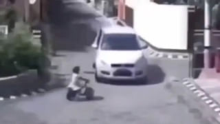 చిప్స్ బ్యాగ్‌ను పోలిన లెదర్‌ బ్యాగ్‌.. షాకింగ్‌ రేటు.. రూ.1.4 లక్షలు !!