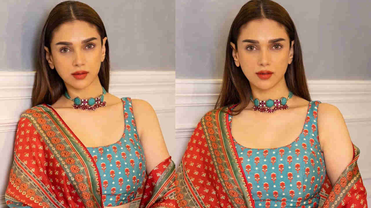 Aditi Rao Hydari: తను చూస్తే తట్టుకోలేదని వాష్ రూమ్‏కు వెళ్లి ఏడ్చేదాన్ని.. అదితి రావు కామెంట్స్ వైరల్.. 