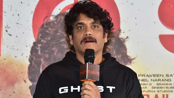 Akkineni Nagarjuna: అమ్మాయిలతో రొమాన్స్ ఇష్టమా. గన్ ఫైరింగ్ ఇష్టమా.. రిపోర్టర్ ప్రశ్నకు నాగార్జున ఆన్సర్ అదిరిపోయిందిగా..