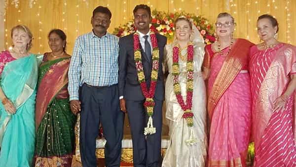 Love Marriage: ఎల్లలు దాటిన ప్రేమ.. ఆంధ్రా అబ్బాయి.. అమెరికా అమ్మాయి పెళ్లి.. చీరల్లో కనువిందు చేసిన విదేశీ వనితలు